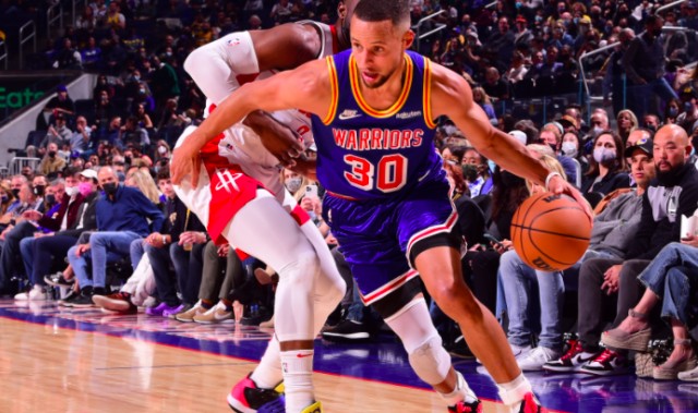  库里三分球里程碑，历史第一人  