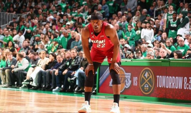  塔图姆35分绿军横扫猛龙  