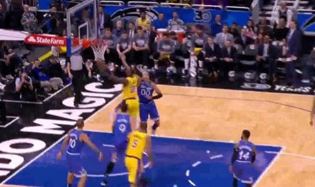  奥格斯堡防守反击犀利，快速转换斩获关键三分