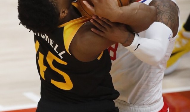  米切尔45分骑士横扫步行者  