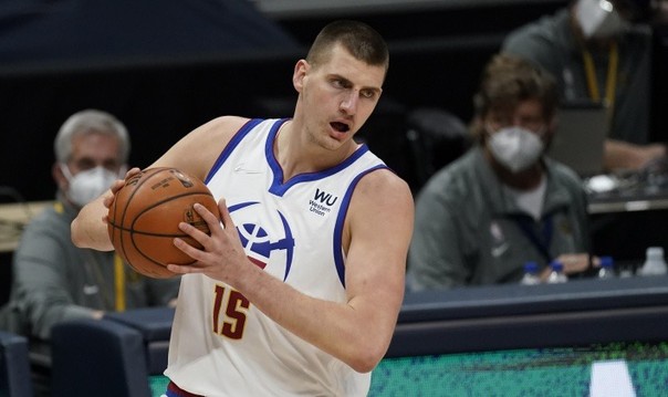  约基奇蝉联MVP，掘金领跑西部积分榜  