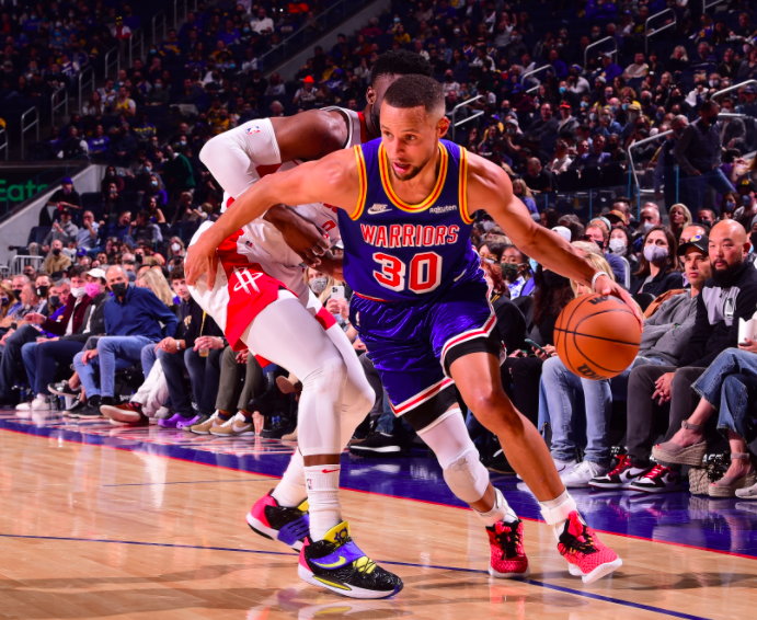  库里三分球里程碑，历史第一人  