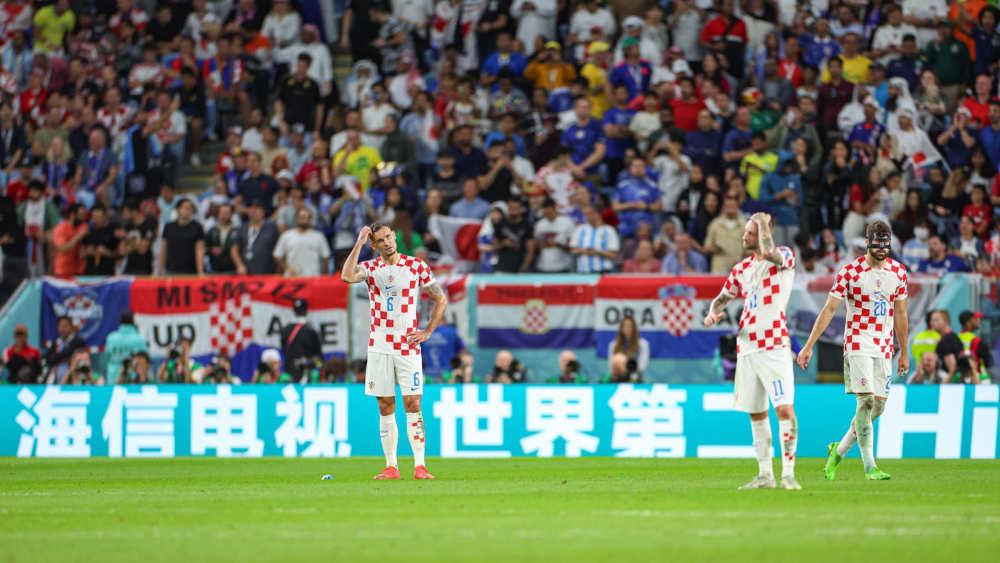  兰斯门将超神发挥扑点球，助球队客场全身而退  