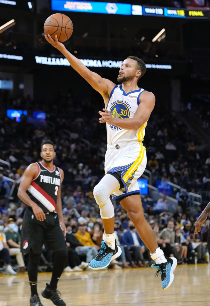  库里单节二十一分勇士三节打卡横扫开拓者显威力