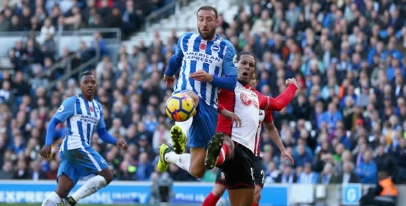  布莱顿海鸥战术灵活，边中结合打穿对手