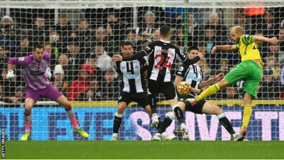  纽卡斯尔联队主场力克布伦特福德