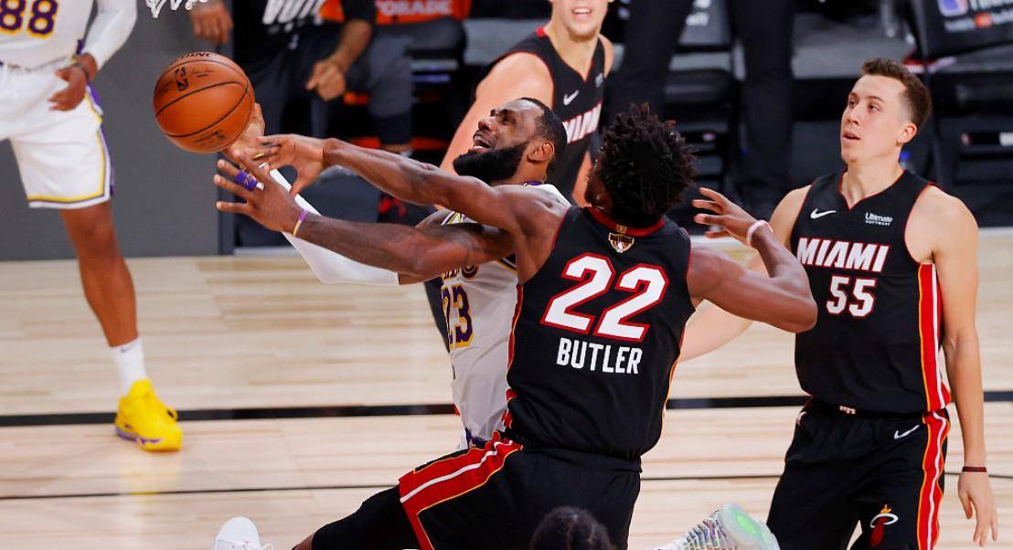  巴特勒准三双率队取胜，热火击败步行者逼近附加赛